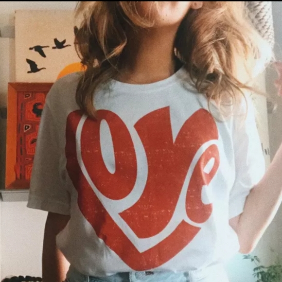 "Love" 70s heart graphic t-shirt - Picture 4 of 4